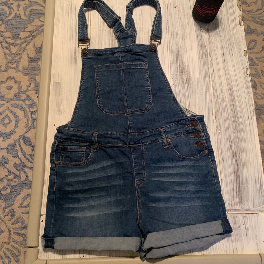 LuLu’s Jean overall shorts